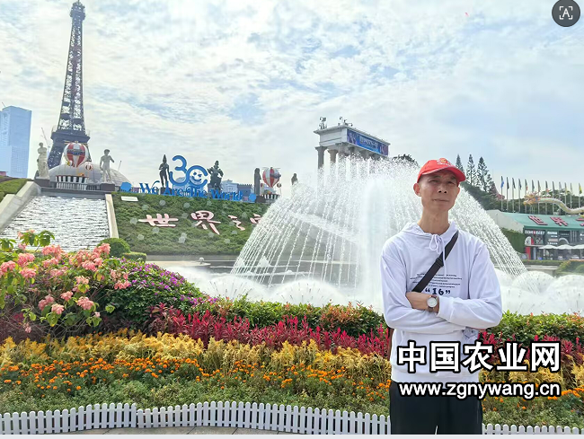 王光兴在深圳世界之窗照片.png